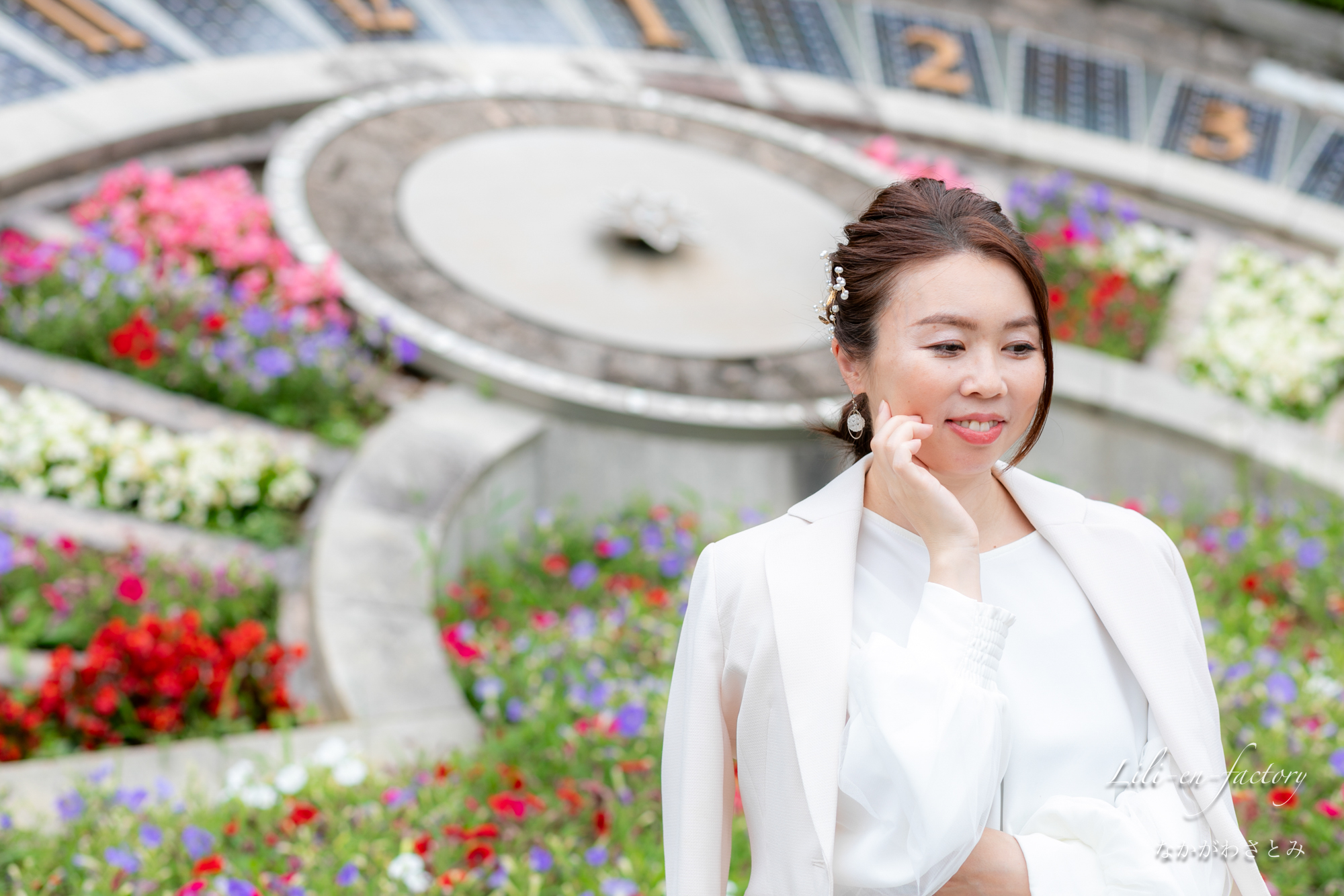 ちょっと悩んでいるふうの女性起業家