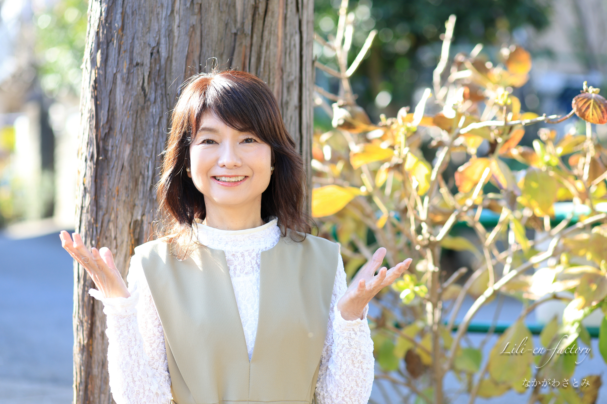 笑顔で話しているピアノの先生