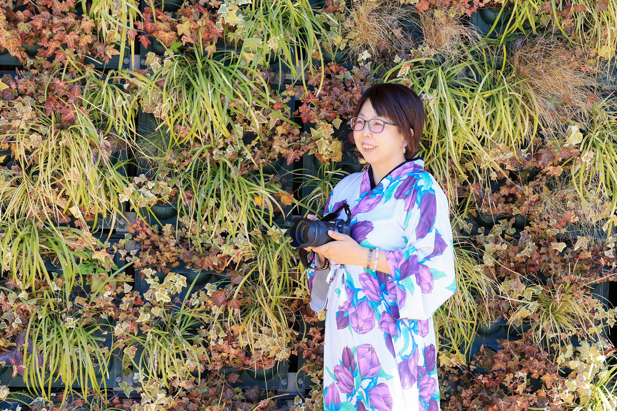 女性カメラマンの写真